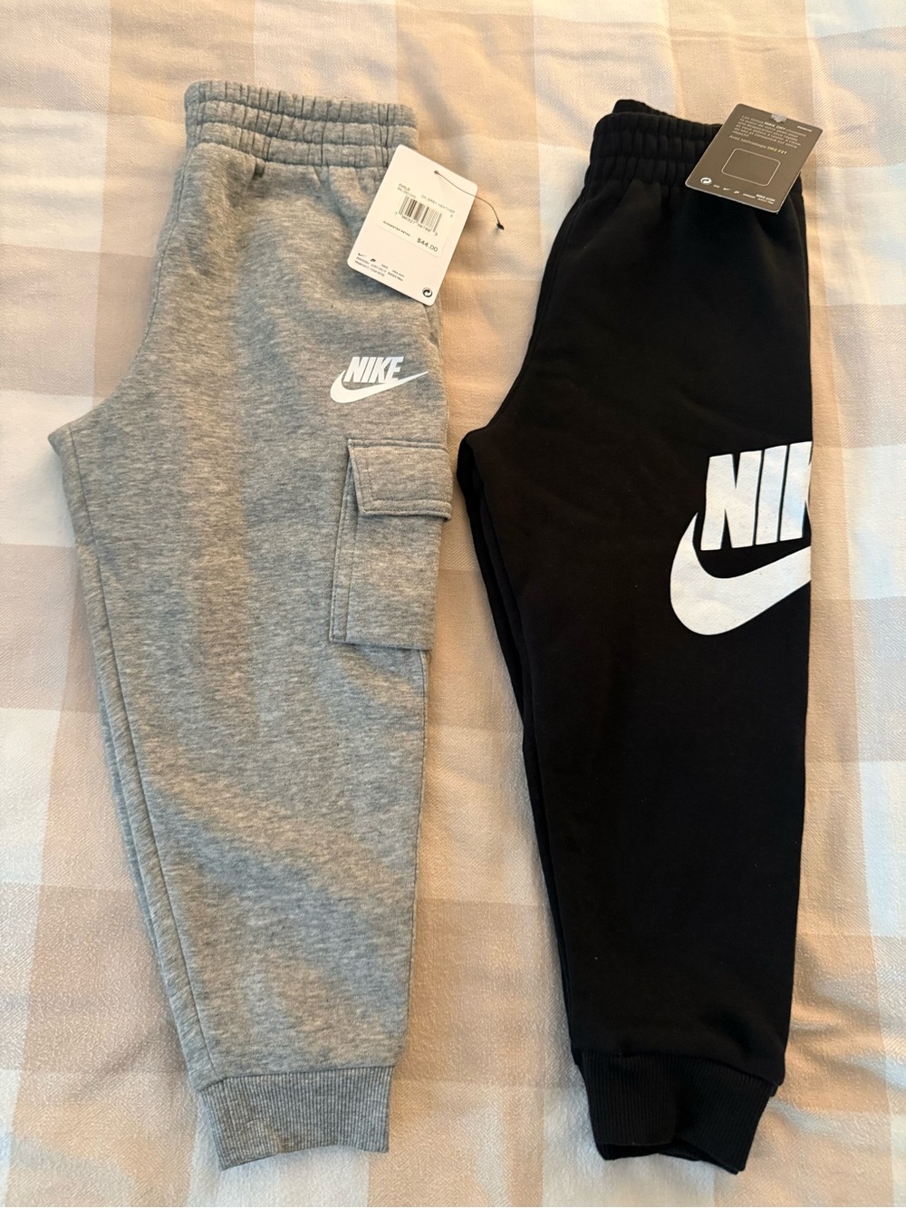 Nike boys size 5 Sweatpants - Gray and Black